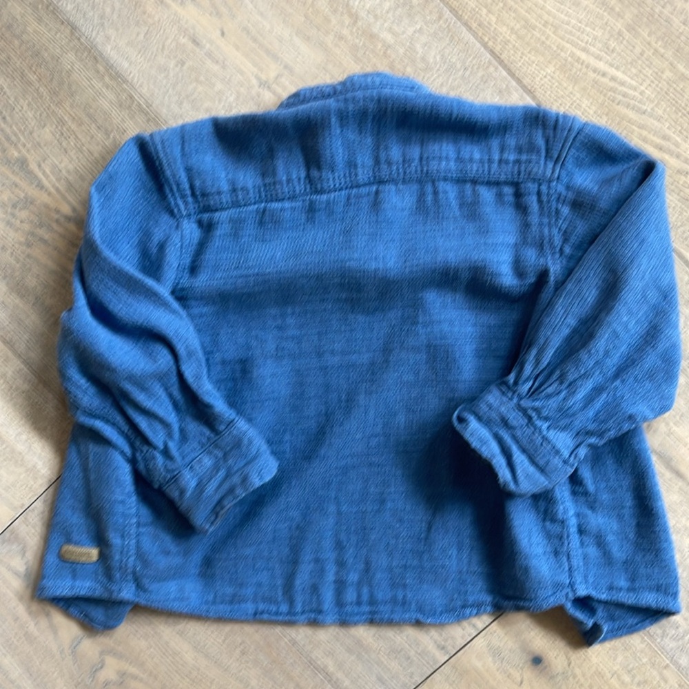 H&M blue button down - Picture 3 of 3